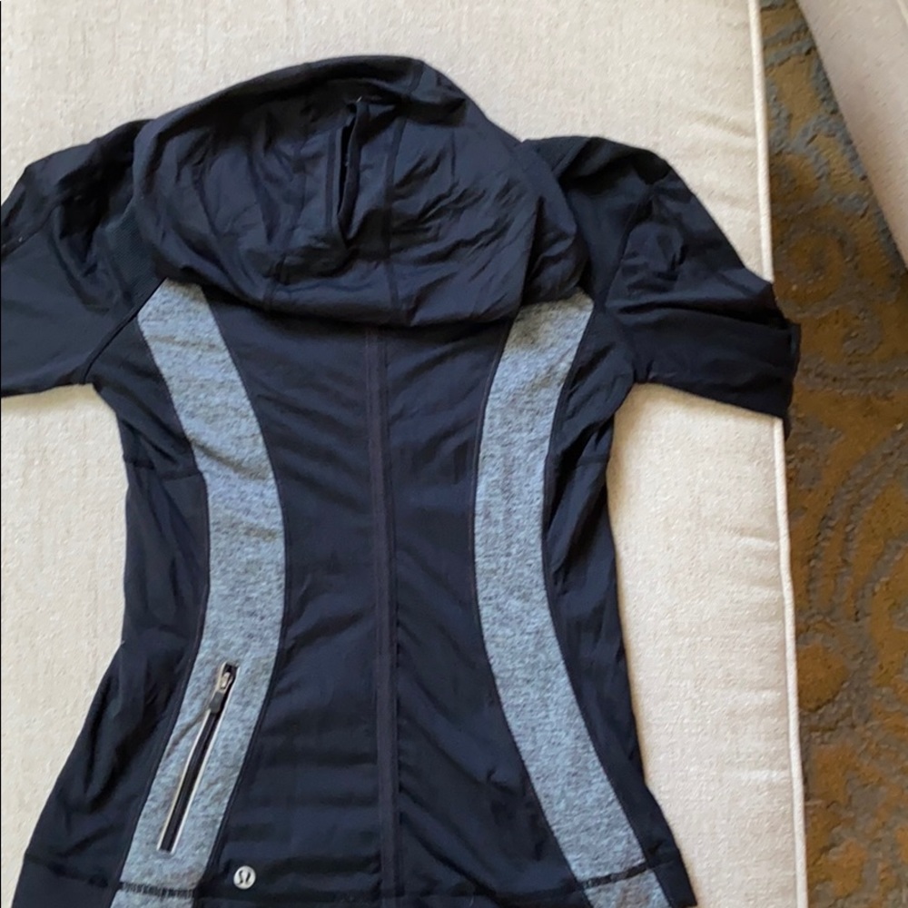 Lululemon CrossTrain pullover - Picture 3 of 3